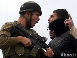 فلسطيني يقتل جنديا اسرائيليا في حافلة