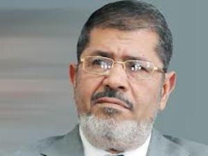 نقل مرسي إلى زنزانة انفرادية