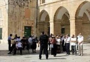 Jewish settlers desecrate Aqsa Mosque