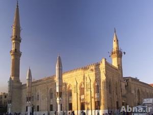 المواطنون الشيعة يحيون ذكرى عاشوراء بمسجد الإمام الحسين (ع)