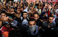 Egypte : heurts entre partisans et opposants de l'armé sur la place Tahrir au Caire