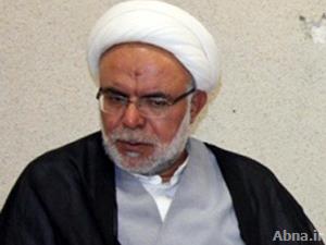 حشود تنتظر وصول جثمان الشهيد «الشيخ ابراهيم الأنصاري» الى السفارة الايرانية
