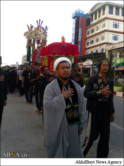 ဤႏွစ္မေဟာ္ရမ္ ေတာင္ႀကီးေအမာမ္ဘာရာ ျဖစ္မွာ အလံ လွည့္လွည္ေန သည့္ ျမင္ကြင္း