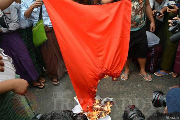 လက္ပံေတာင္း တႏွစ္ျပည့္ ရန္ကုန္တြင္ တ႐ုတ္အလံ မီးရႈိ႕ဆႏၵျပ
