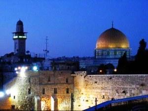 إصابة مصلين فلسطينيين بحالات اختناق جراء الغاز المسيل للدموع ببيت لحم