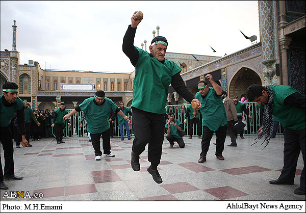 Image / Ritual of "Karb Zani" in Imam Hussain mourning ceremony in Qom