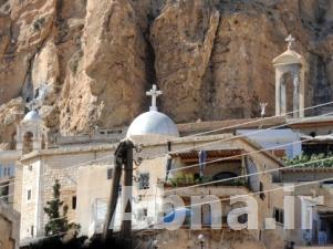 مسلحو النصرة يختطفون رئيسة دير مار تقلا وعددا من راهباته