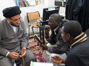 العتبة العلوية المقدسة تستقبل وفودا من الجاليات الاسلامية وطلبة الحوزة العلمية الاجانب