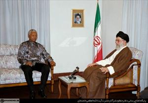 "Mandela İmam Hamaney'e benim liderim diye hitap ediyordu"