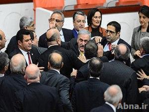 شجار عنيف في البرلمان التركي على كلمة كردستان