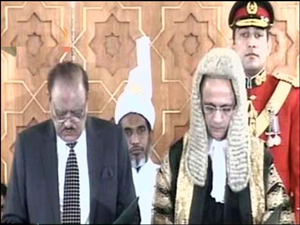 جسٹس تصدق حسین جیلانی نے چیف جسٹس کی حیثیت سے حلف اٹھالیا   	