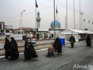 بالصور / حشود الزائرين تصل مدينة كربلاء المقدسة لإحياء أربعينية الإمام الحسين (ع)