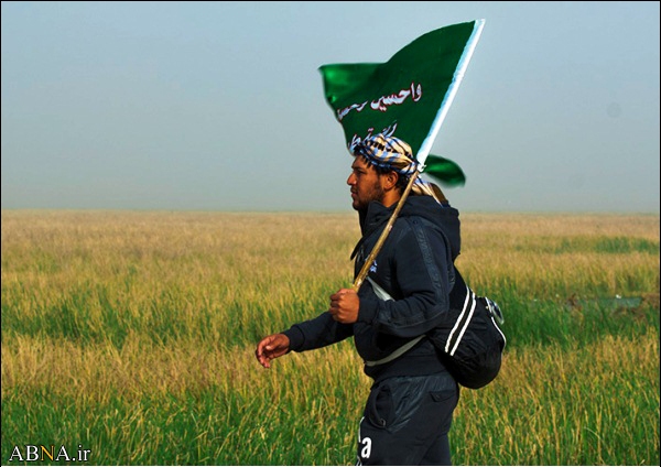 Image / Shiite pilgrims taking long walks into Karbala to mark Arbaeen ritual (1)