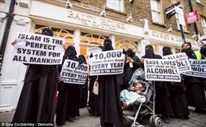 UK: Muslim protestors demand restaurants and shops stop selling 'evil' alcohol