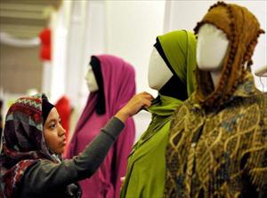 ‘Fashionable’ Hijabs Appeal to Indonesians