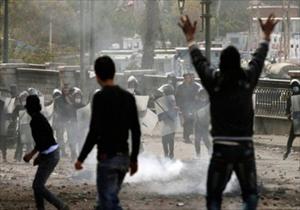 Egyptian soldiers attack student protesters