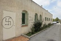 Une mosquée de Stockholm taguée avec des croix gammées