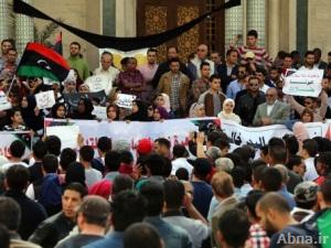 مئات من المتظاهرين في بنغازي يرفضون التمديد للبرلمان وينادون بإسقاط حكومة زيدان