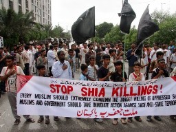 A takfiri group attacked Shia procession in Pakistan, 15 Injured