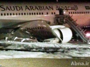 إصابة 29 راكباً إيرانياً في هبوط طائرة دون عجلات بمطار المدينة المنورة