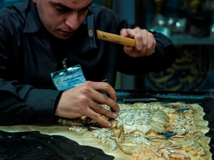 بالصور / إنجاز أكثر من 50% من مثلثات شباك ضريح أبي الفضل العباس(ع)