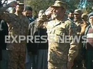 خودکش حملہ آور کو روکنے والے شہید اعتزاز حسین کو پاک فوج کی سلامی
