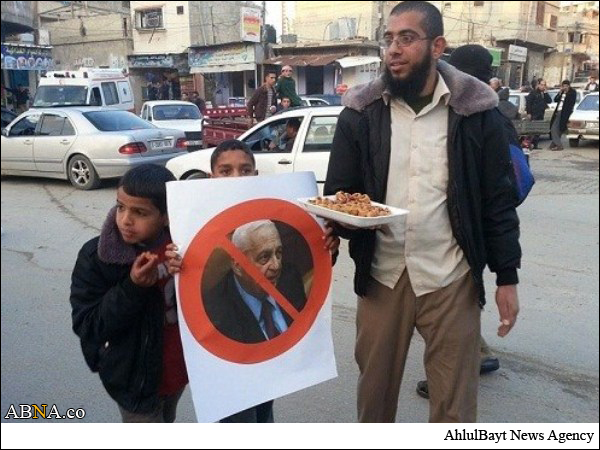 فلسطینی مسلمانوں کے قصائی ایریل شیرون کی موت پر فلسطینیوں کا جشن
