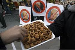 Image / Palestinians Celebrate Death of Former PM Sharon