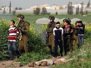 جيش الإحتلال الإسرائيلي يعتقل 16 فلسطينياً في الضفة
