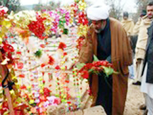 علامہ ناصر عباس جعفری کی شہید اعتزاز حسن کے گھر اور قبر پر حاضری