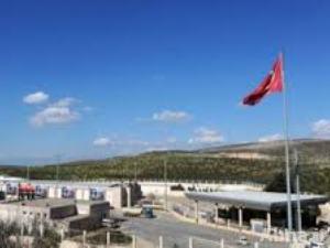 تركيا تفتش شاحنات بحثا عن اسلحة بالقرب من الحدود السورية