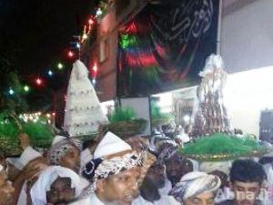 المواطنون السنة والشيعة في المدينة المنورة يحيون ذكرى ميلاد الرسول (ص)