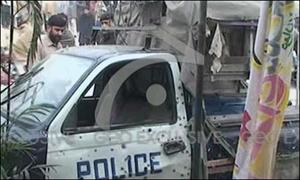 چارسدہ میں بم دھماکا،6 پولیس اہلکاروں سمیت 7 افراد جاں بحق   	