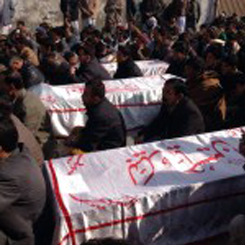سانحہ مستونگ کے خلاف ملک بھر میں دھرنے شروع، ورثا کا تدفین سے انکار +تصویر