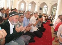Tajik Muslim clerics to be paid salaries by state