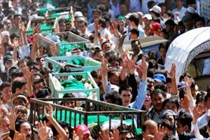 Pakistan’s Hazara community bury slain people