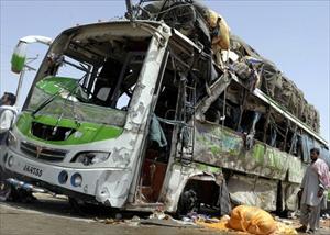 Pakistan suspends Shi'ite pilgrims rout to Iran