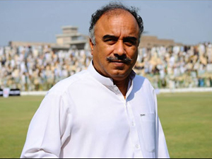 پشاور:وزیراطلاعات خیبرپختونخوا کا پیسکو چیف کے گھرپرچھاپا   	