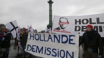 Paris: Des milliers de manifestants réclament le départ de François Hollande