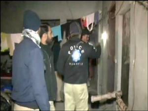لاہور: پولیس کا سرچ آپریشن، درجنوں مشکوک افراد کو حراست میں لے لیا گیا   	