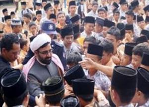 Koranische Sitzungen durch iranischen Prediger in Sumatra abgehalten