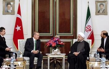 بالصور / الرئيس الإيراني يلتقي «أردوغان» في طهران