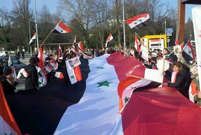 Afflux de centaines de Syriens au siège des Nations Unies à Genève en appui à la délégation syrienne