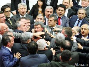 استقالة نائب ثامن في حزب "العدالة والتنمية" في تركيا