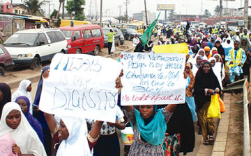 Nigeria Muslim pupils protest against hijab ban