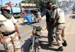 پاکستان کے شہر کراچی میں مشتبہ افراد کے خلاف آپریشن جاری