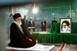 Revolutionsoberhaupt gedenkt des Gründers der Islamischen Revolution am Grab