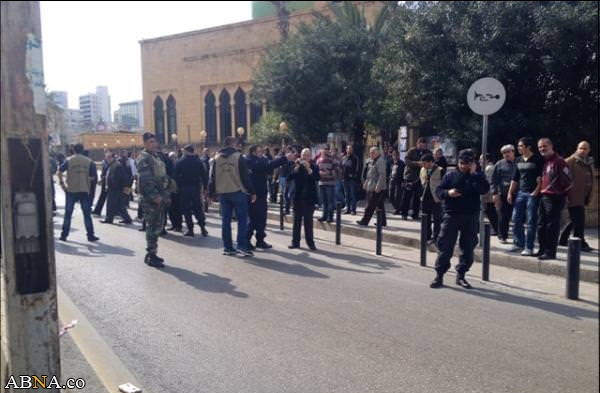 بالصور / الإشتباه بجسم غريب أمام مسجد "الزعتري" في مدينة صيدا اللبنانية