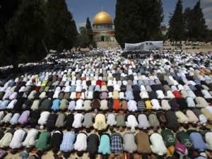 مسجد الاقصی میں فلسطینی نمازیوں پر حملہ، کئی نمازی زخمی