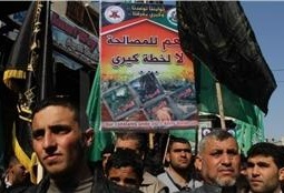 Massive protest in Gaza against Kerry's plan and peace talks